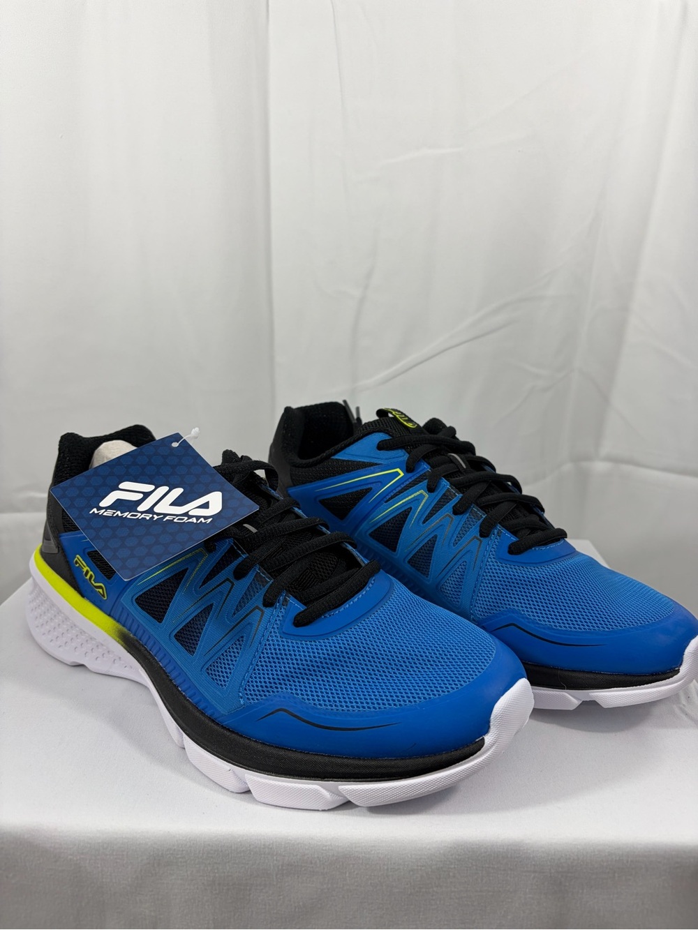 NWT FILA Memory Foam Men's Size 9.5 Blue Athletic Sneakers with Neon Trim